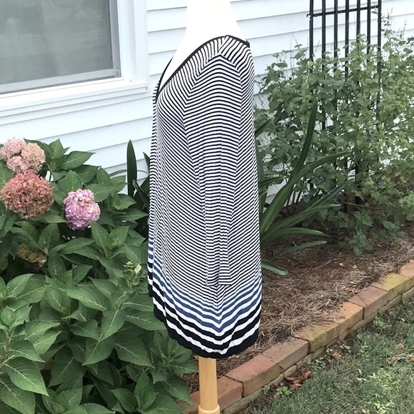 Max Studio Hi Lo Black and Cream Striped V-neck Long Sleeve Top Size Medium - Picture 5 of 11